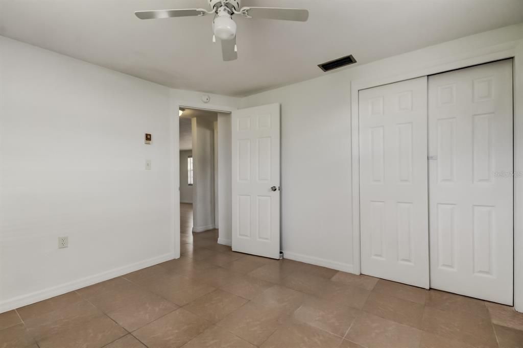 For Sale: $225,000 (2 beds, 1 baths, 936 Square Feet)