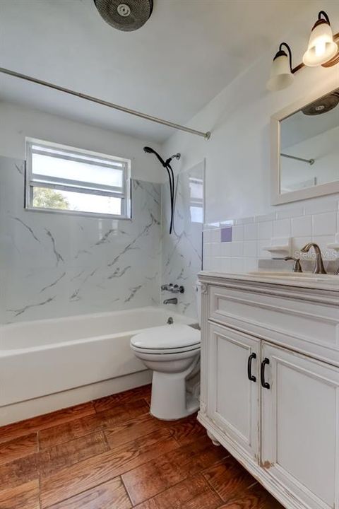 For Sale: $225,000 (2 beds, 1 baths, 936 Square Feet)