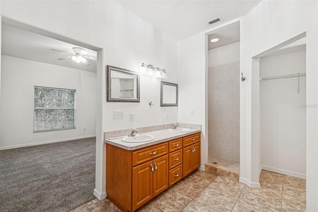 En Venta: $325,000 (3 camas, 2 baños, 1697 Pies cuadrados)