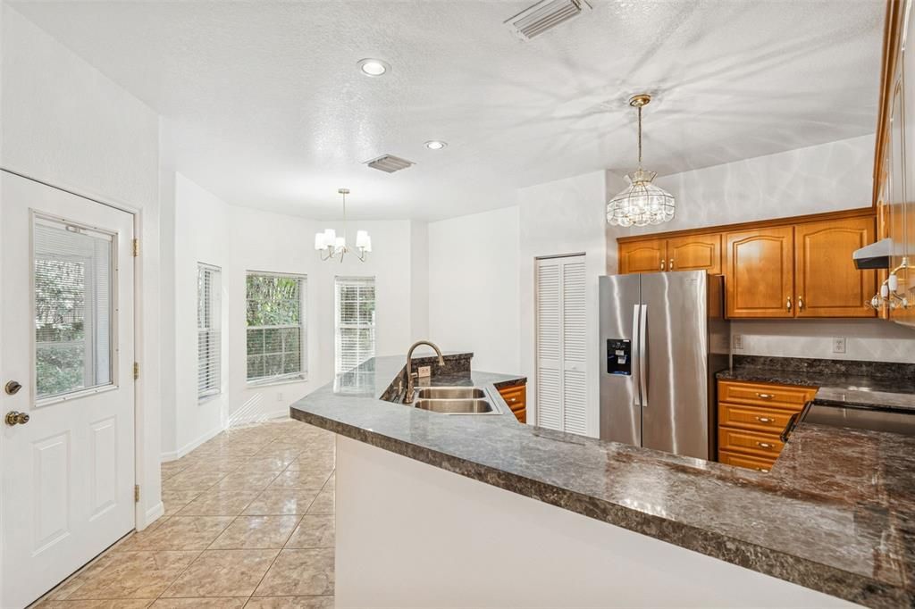 En Venta: $325,000 (3 camas, 2 baños, 1697 Pies cuadrados)