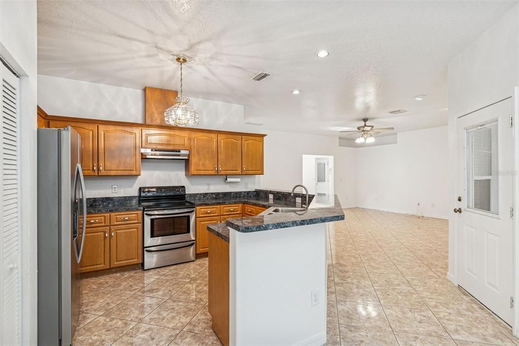 En Venta: $325,000 (3 camas, 2 baños, 1697 Pies cuadrados)