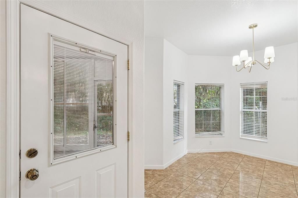 En Venta: $325,000 (3 camas, 2 baños, 1697 Pies cuadrados)