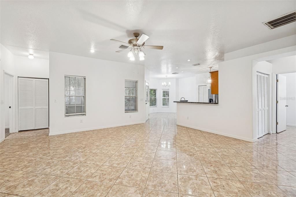 En Venta: $325,000 (3 camas, 2 baños, 1697 Pies cuadrados)