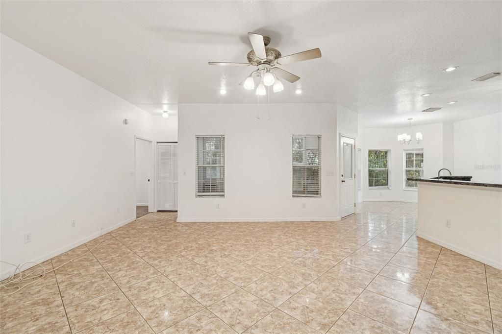 En Venta: $325,000 (3 camas, 2 baños, 1697 Pies cuadrados)