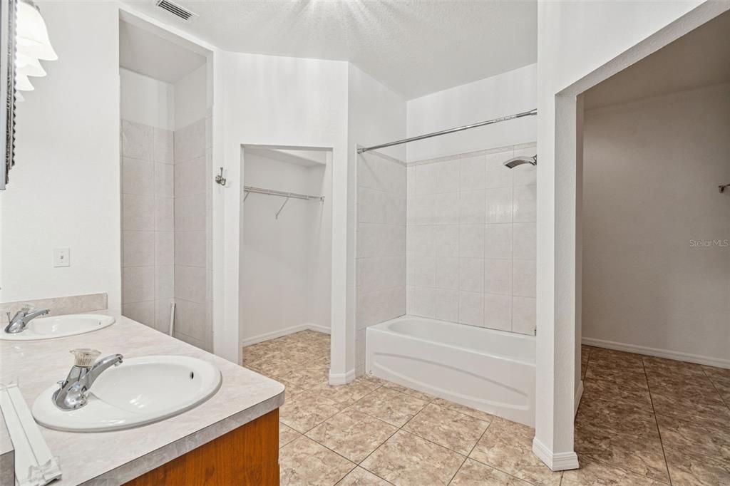 En Venta: $325,000 (3 camas, 2 baños, 1697 Pies cuadrados)