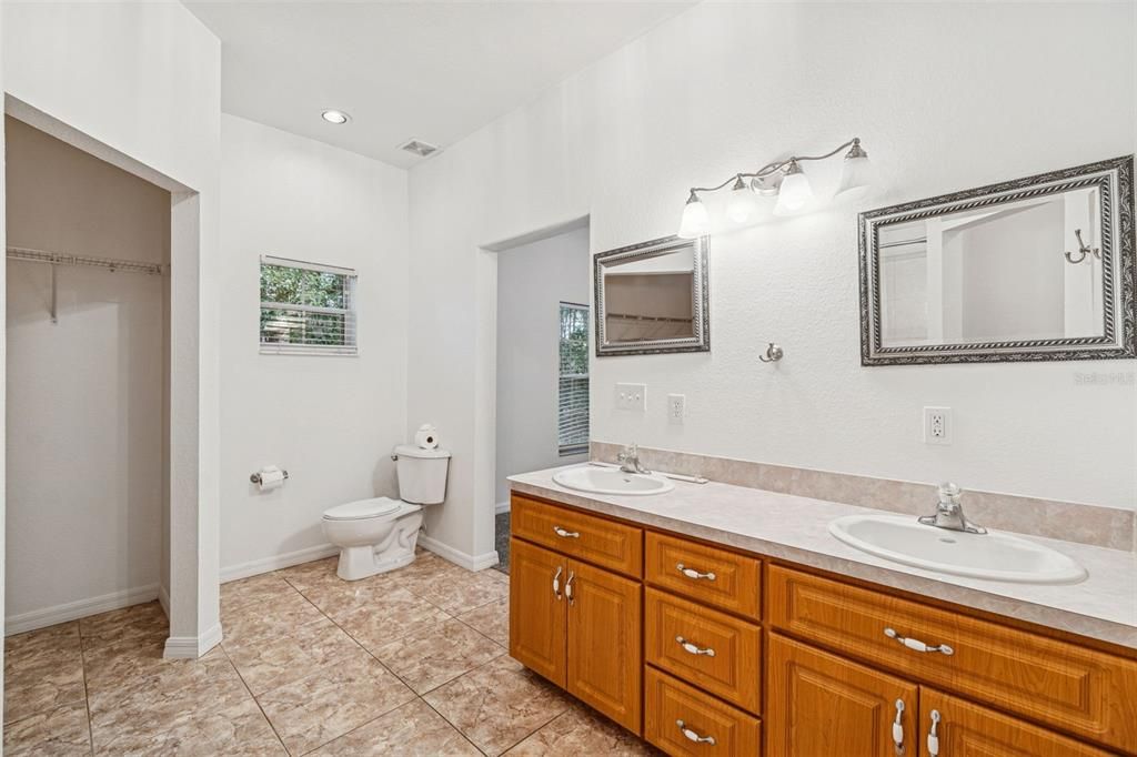 En Venta: $325,000 (3 camas, 2 baños, 1697 Pies cuadrados)