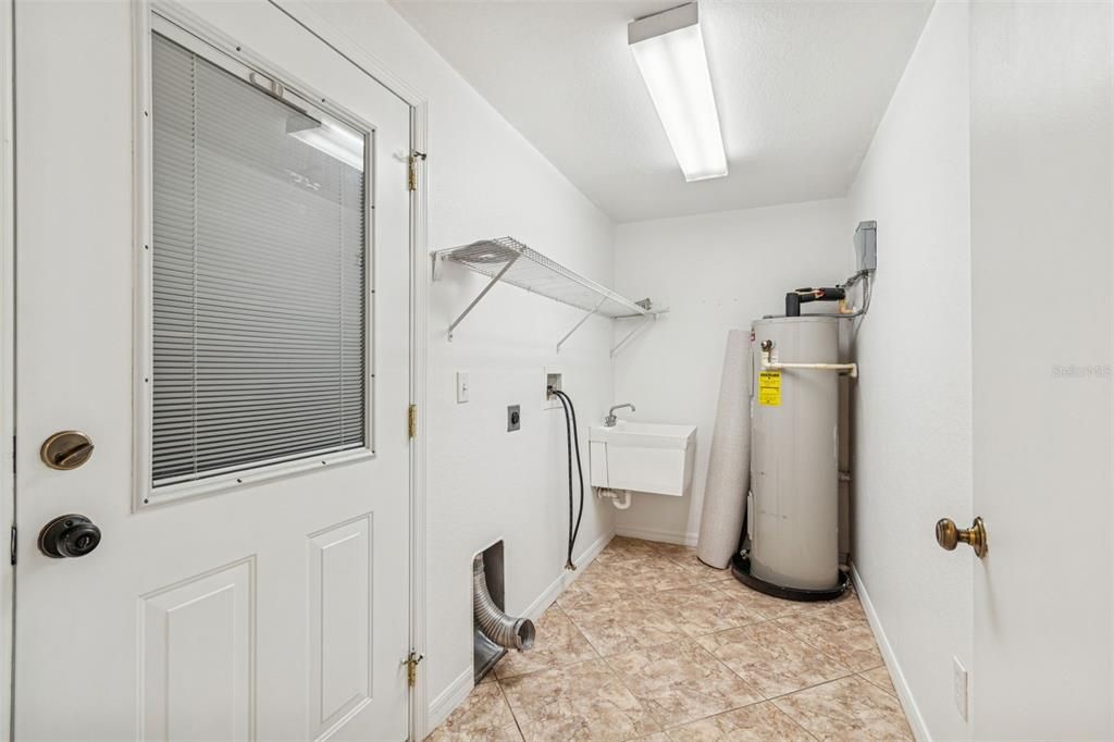 En Venta: $325,000 (3 camas, 2 baños, 1697 Pies cuadrados)