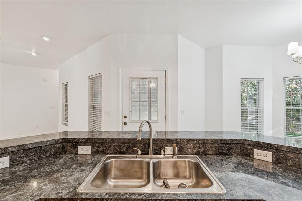 En Venta: $325,000 (3 camas, 2 baños, 1697 Pies cuadrados)