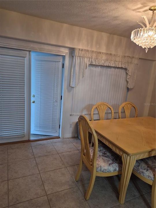 出租: $1,800 (3 贝兹, 2 浴室, 1483.5 平方英尺)