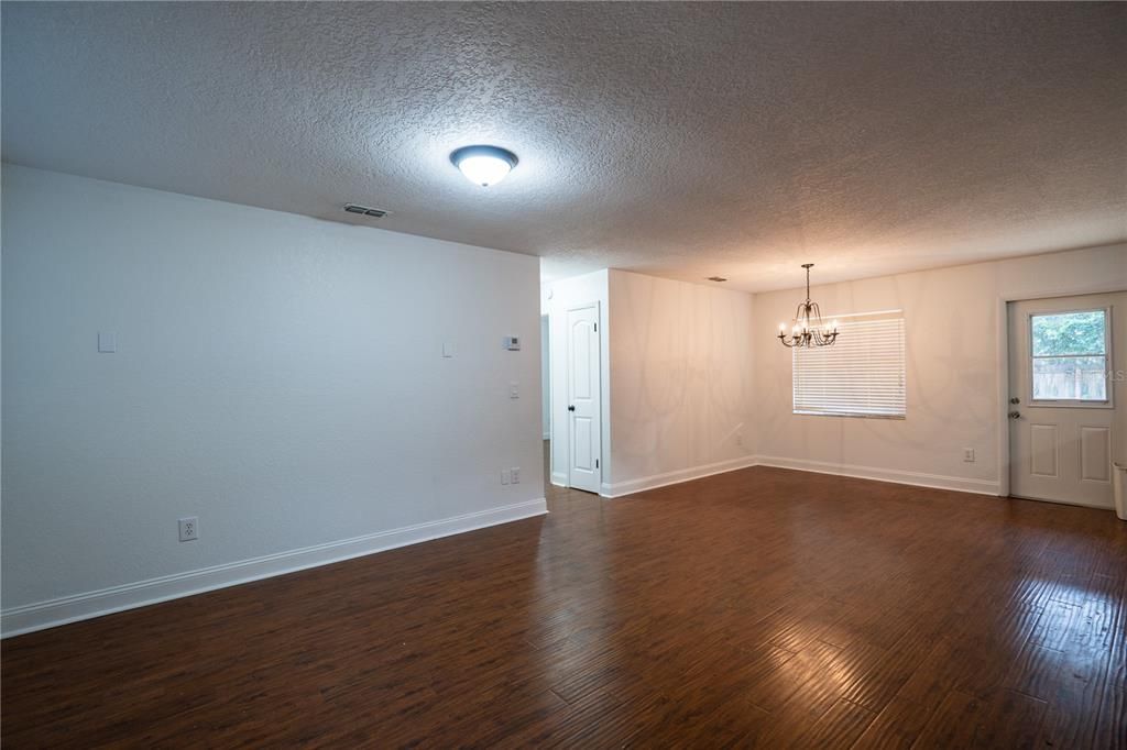 For Sale: $199,900 (3 beds, 1 baths, 1092 Square Feet)