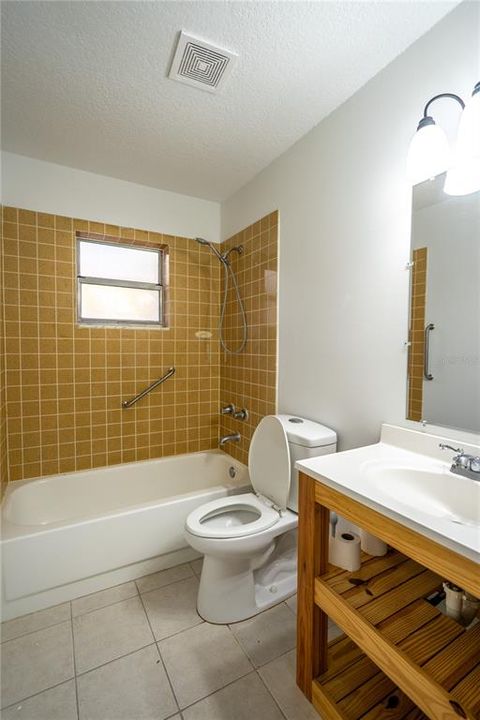For Sale: $199,900 (3 beds, 1 baths, 1092 Square Feet)