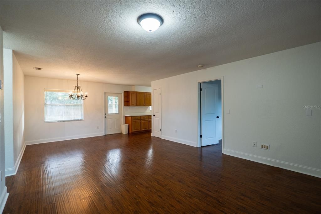For Sale: $199,900 (3 beds, 1 baths, 1092 Square Feet)