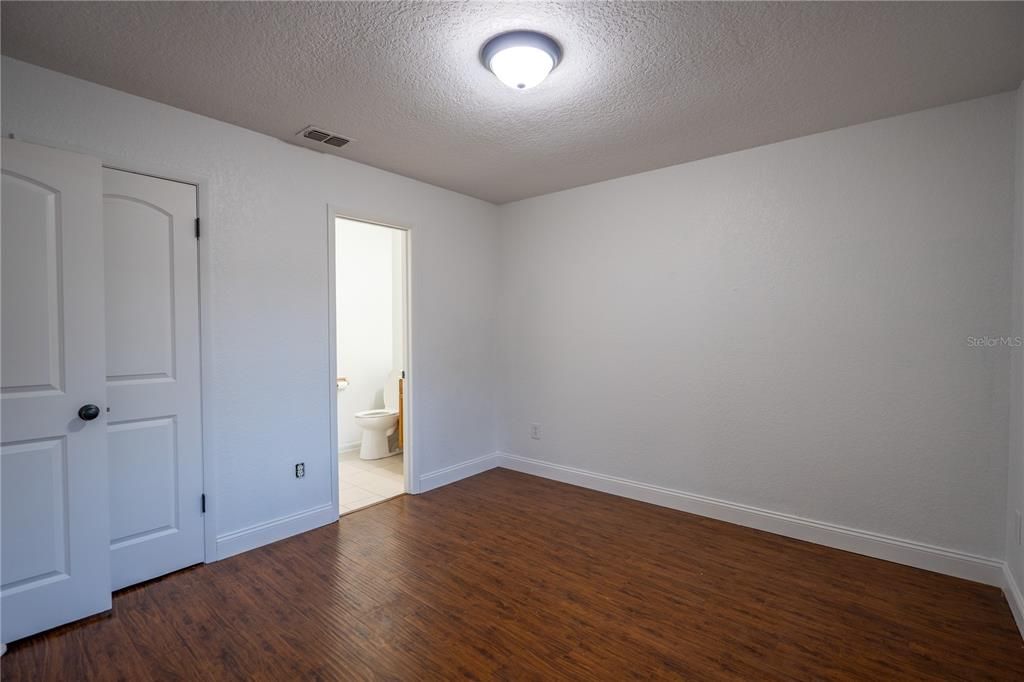 For Sale: $199,900 (3 beds, 1 baths, 1092 Square Feet)