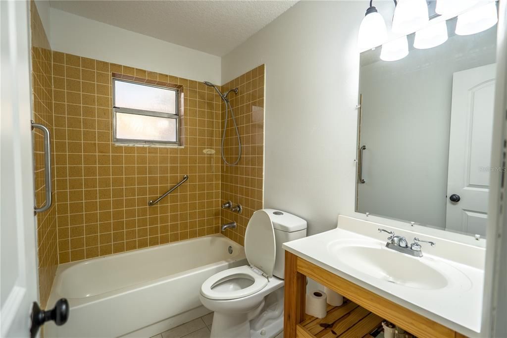 For Sale: $199,900 (3 beds, 1 baths, 1092 Square Feet)