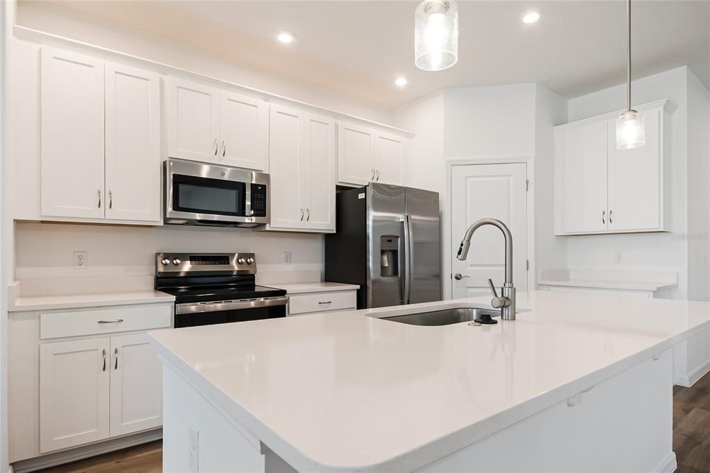 For Rent: $2,150 (3 beds, 2 baths, 1589 Square Feet)