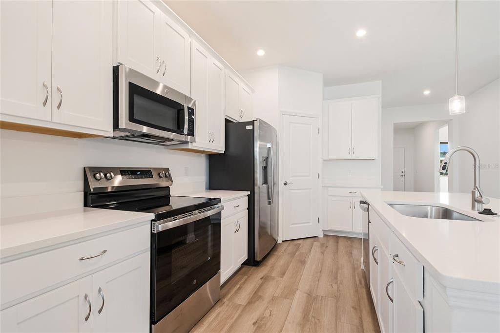 For Rent: $2,150 (3 beds, 2 baths, 1589 Square Feet)