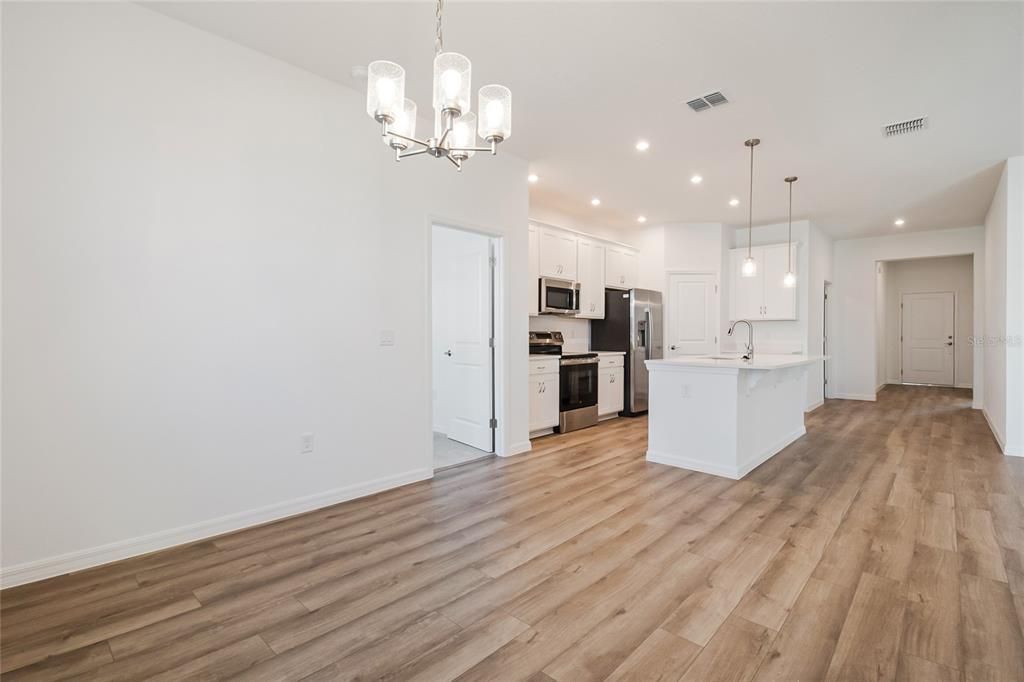 For Rent: $2,150 (3 beds, 2 baths, 1589 Square Feet)