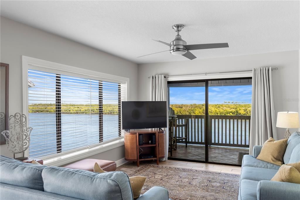 For Sale: $349,900 (2 beds, 12 baths, 1095 Square Feet)