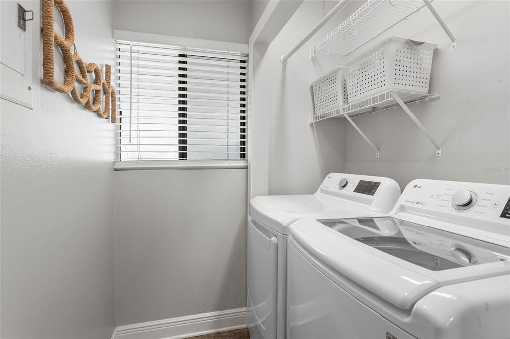 For Sale: $349,900 (2 beds, 12 baths, 1095 Square Feet)