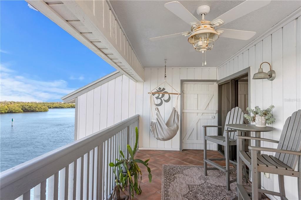 For Sale: $349,900 (2 beds, 12 baths, 1095 Square Feet)