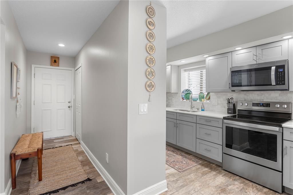 For Sale: $349,900 (2 beds, 12 baths, 1095 Square Feet)