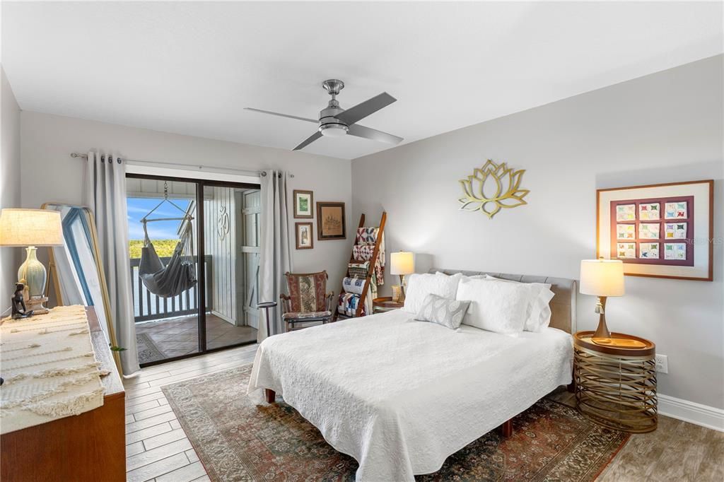 For Sale: $349,900 (2 beds, 12 baths, 1095 Square Feet)