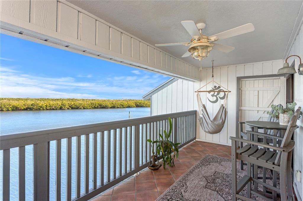 For Sale: $349,900 (2 beds, 12 baths, 1095 Square Feet)