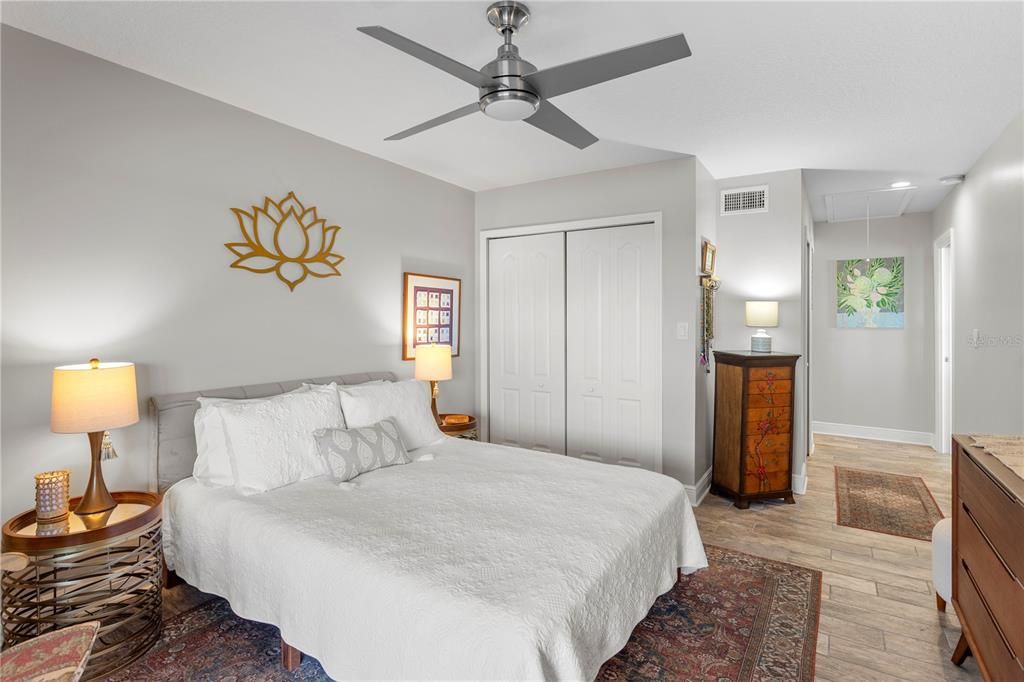 For Sale: $349,900 (2 beds, 12 baths, 1095 Square Feet)