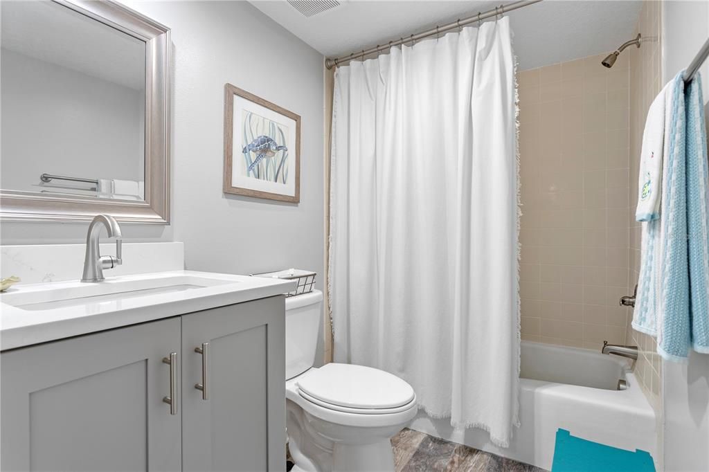 For Sale: $349,900 (2 beds, 12 baths, 1095 Square Feet)