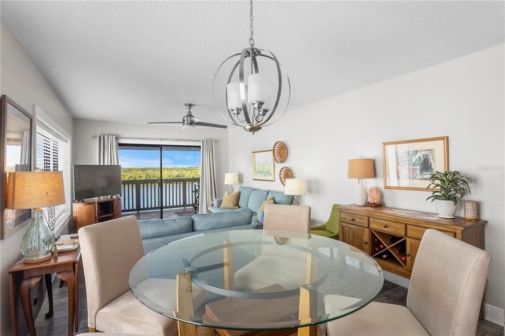 For Sale: $349,900 (2 beds, 12 baths, 1095 Square Feet)