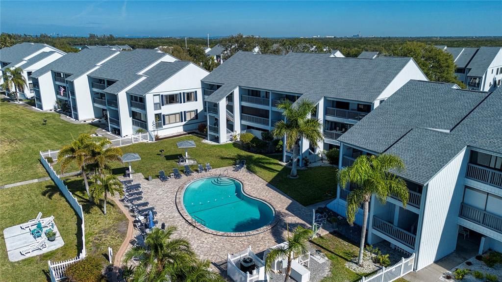 For Sale: $349,900 (2 beds, 12 baths, 1095 Square Feet)