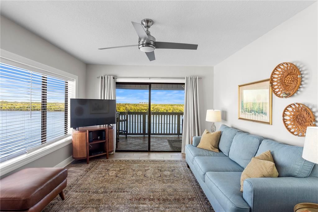 For Sale: $349,900 (2 beds, 12 baths, 1095 Square Feet)