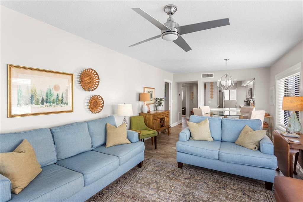 For Sale: $349,900 (2 beds, 12 baths, 1095 Square Feet)