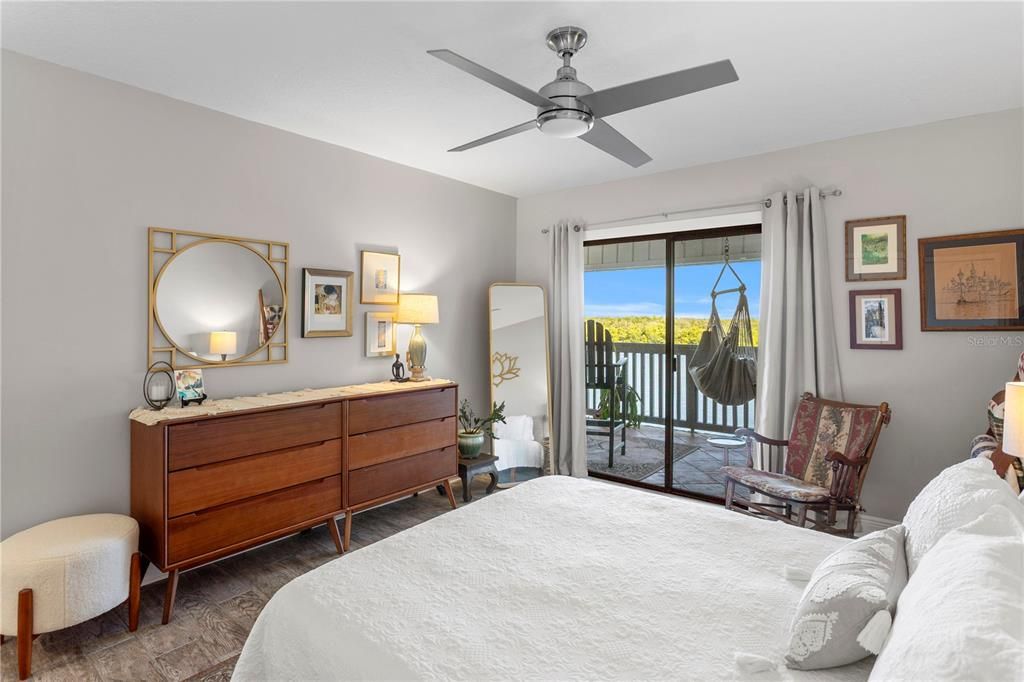 For Sale: $349,900 (2 beds, 12 baths, 1095 Square Feet)