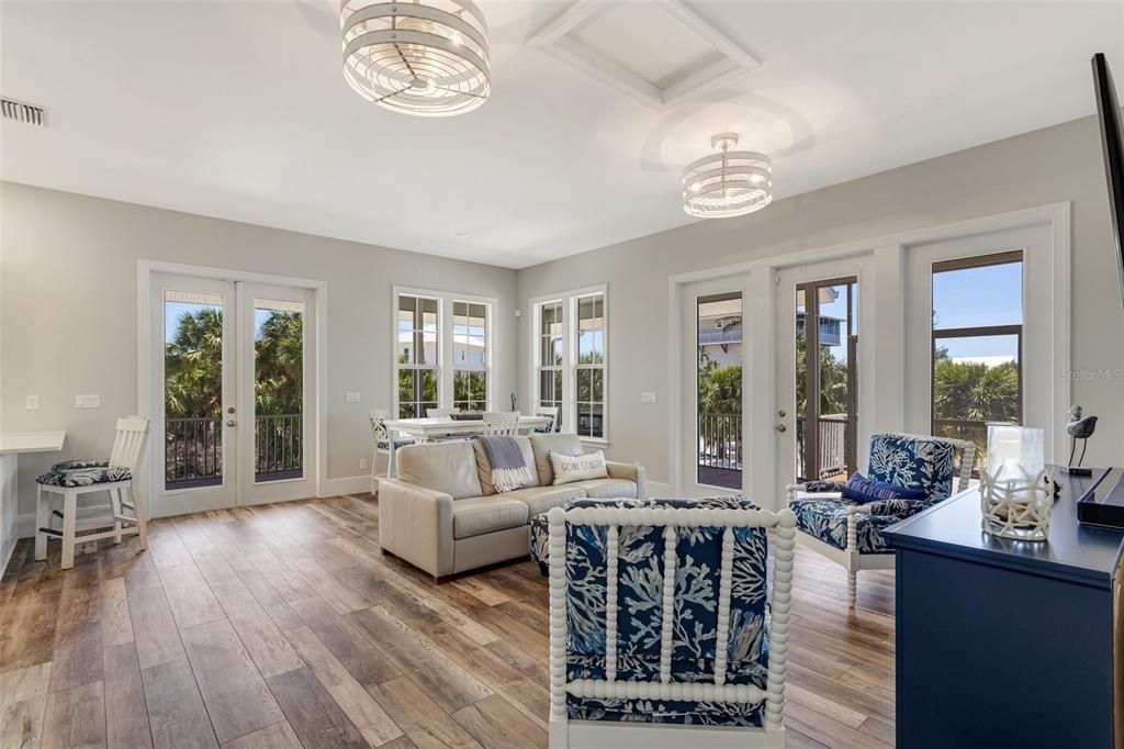 На продажу: $994,500 (3 спален, 2 ванн, 1430 Квадратных фут)