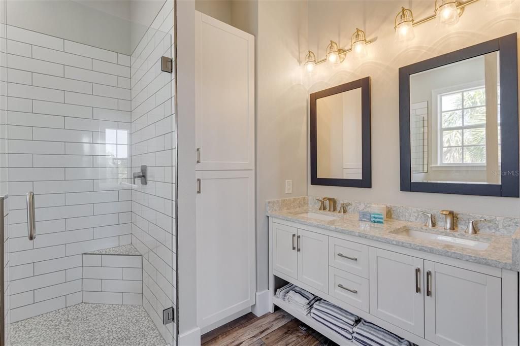 На продажу: $994,500 (3 спален, 2 ванн, 1430 Квадратных фут)