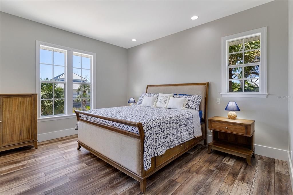 На продажу: $994,500 (3 спален, 2 ванн, 1430 Квадратных фут)