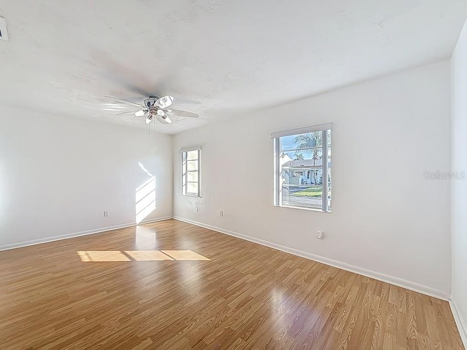 En Venta: $487,000 (3 camas, 2 baños, 1276 Pies cuadrados)