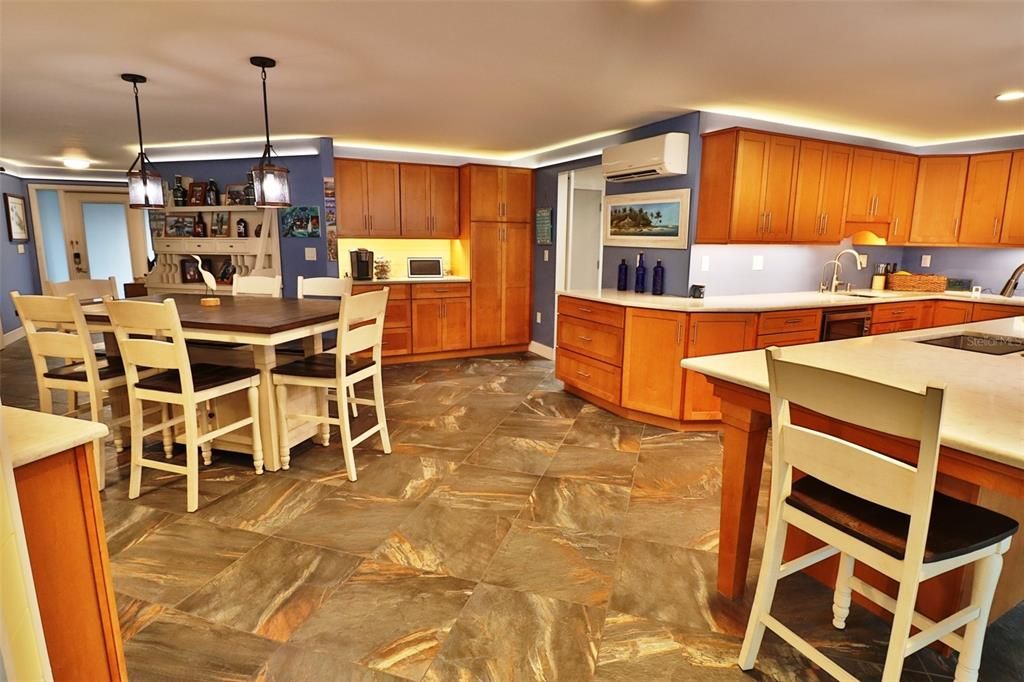 На продажу: $799,000 (3 спален, 3 ванн, 2243 Квадратных фут)