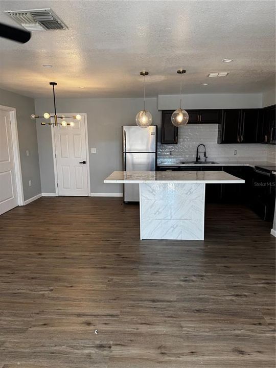 出租: $1,950 (5 贝兹, 2 浴室, 1437 平方英尺)