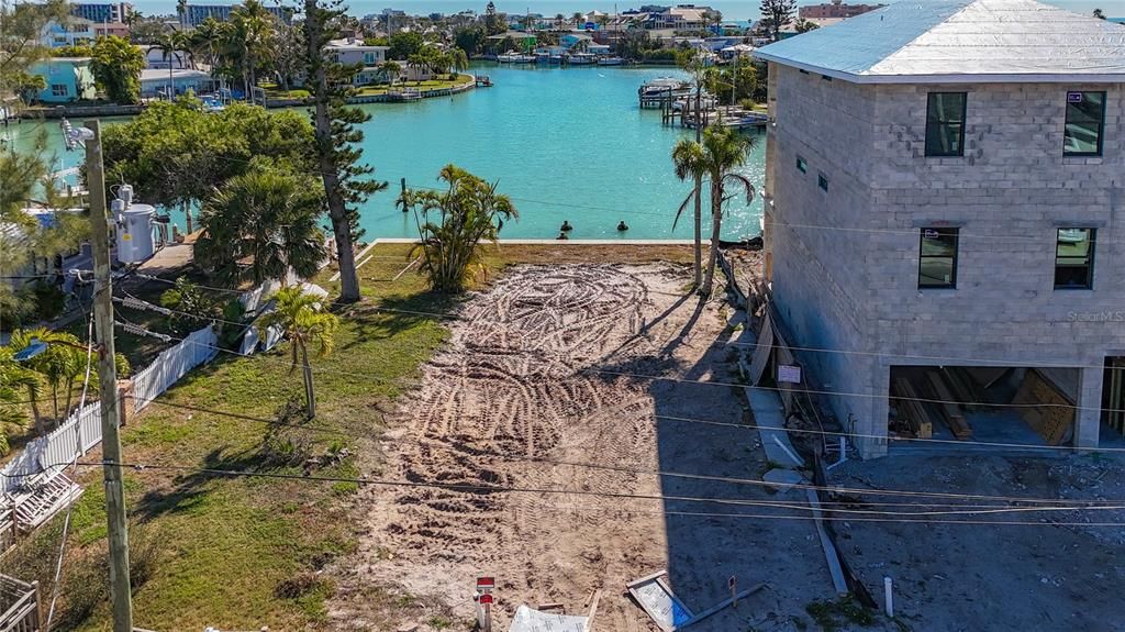 待售: $869,900 (0.14 acres)