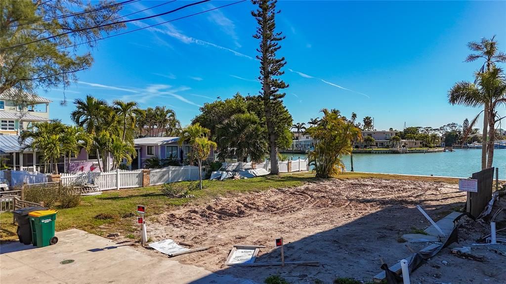 待售: $869,900 (0.14 acres)