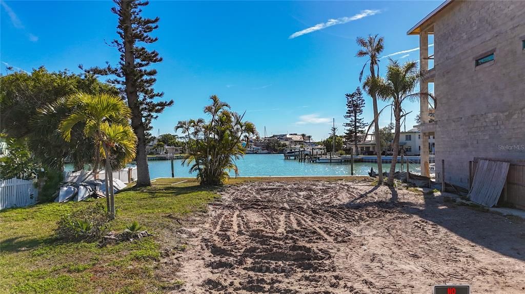待售: $869,900 (0.14 acres)