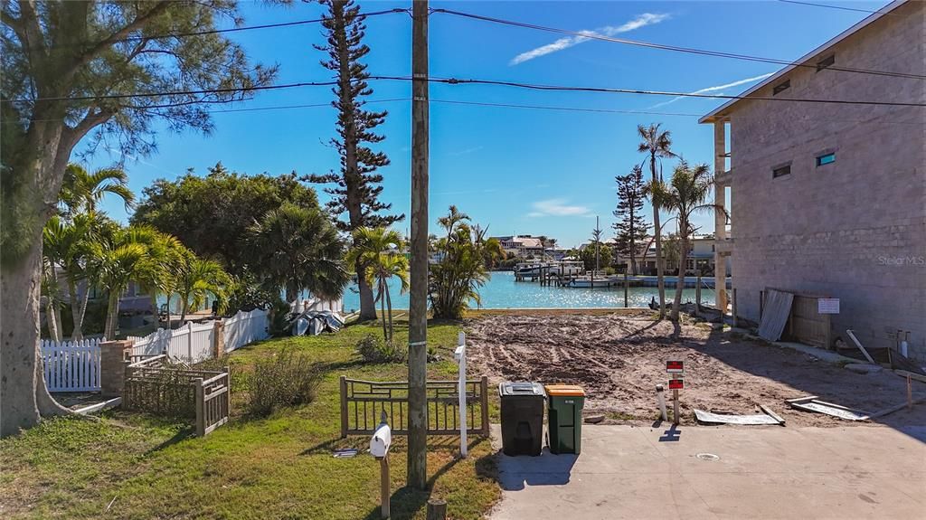 待售: $869,900 (0.14 acres)