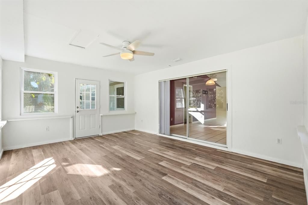 На продажу: $270,000 (2 спален, 2 ванн, 1196 Квадратных фут)