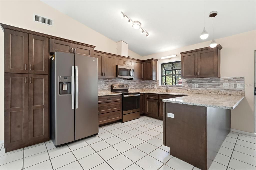 На продажу: $270,000 (2 спален, 2 ванн, 1196 Квадратных фут)