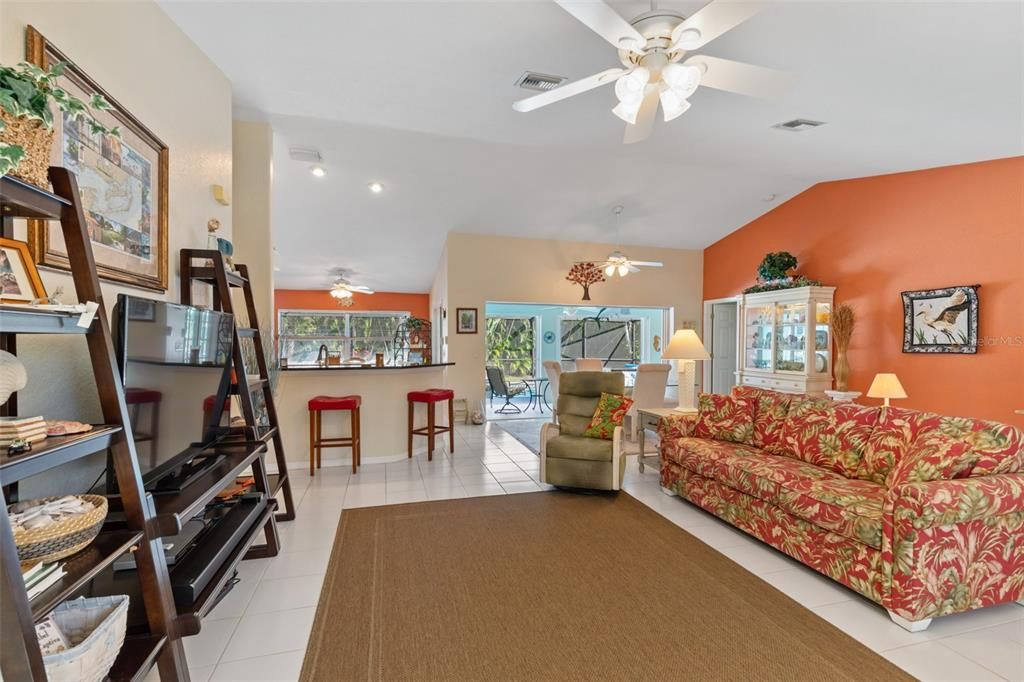 На продажу: $489,900 (3 спален, 2 ванн, 1981 Квадратных фут)