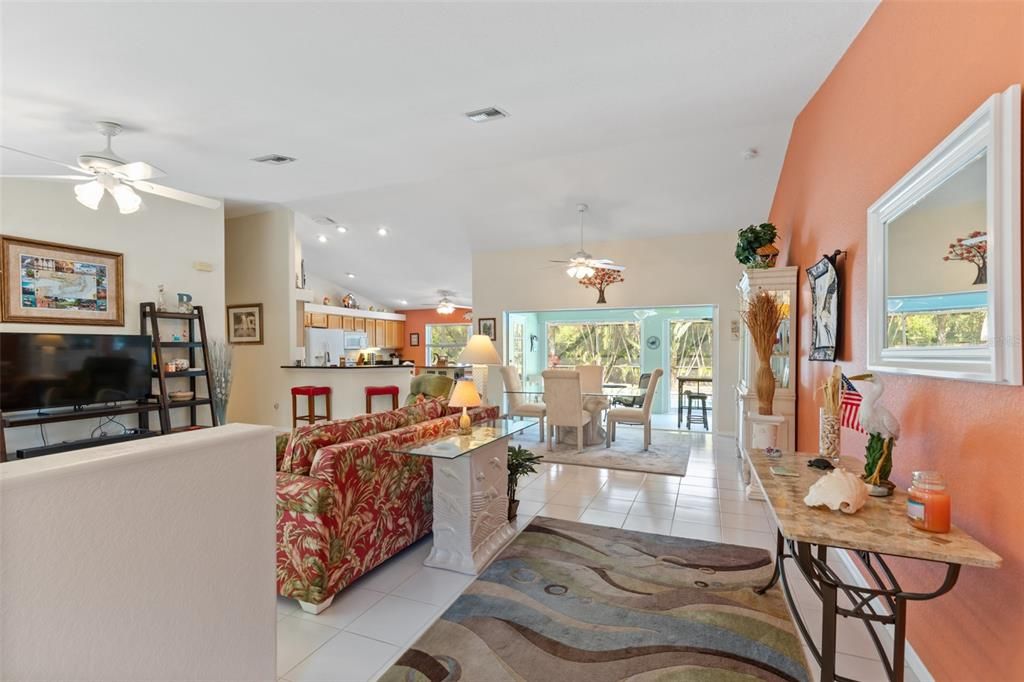 На продажу: $489,900 (3 спален, 2 ванн, 1981 Квадратных фут)