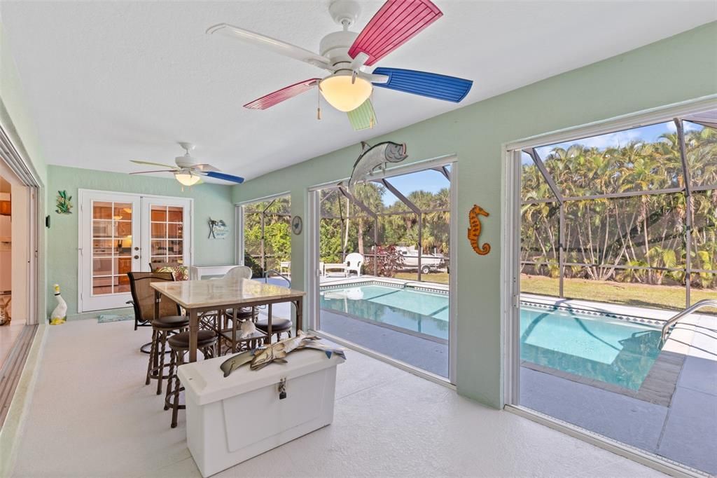 На продажу: $489,900 (3 спален, 2 ванн, 1981 Квадратных фут)