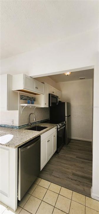 出租: $1,425 (2 贝兹, 2 浴室, 1300 平方英尺)